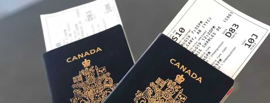 Forfait mobile canada pour immigrants : Deux passeports canadiens avec carte d'embarquement