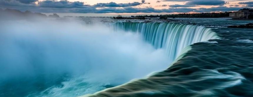 A shot of the world famous Niagara Falls, where residents can access some of the best cell phone plans in Ontario.