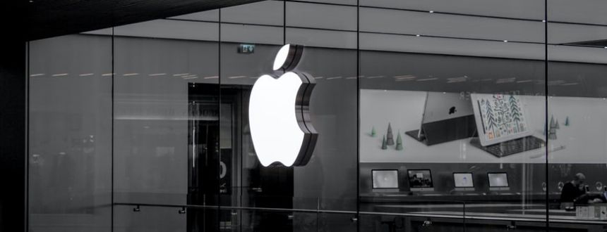Apple store with logo